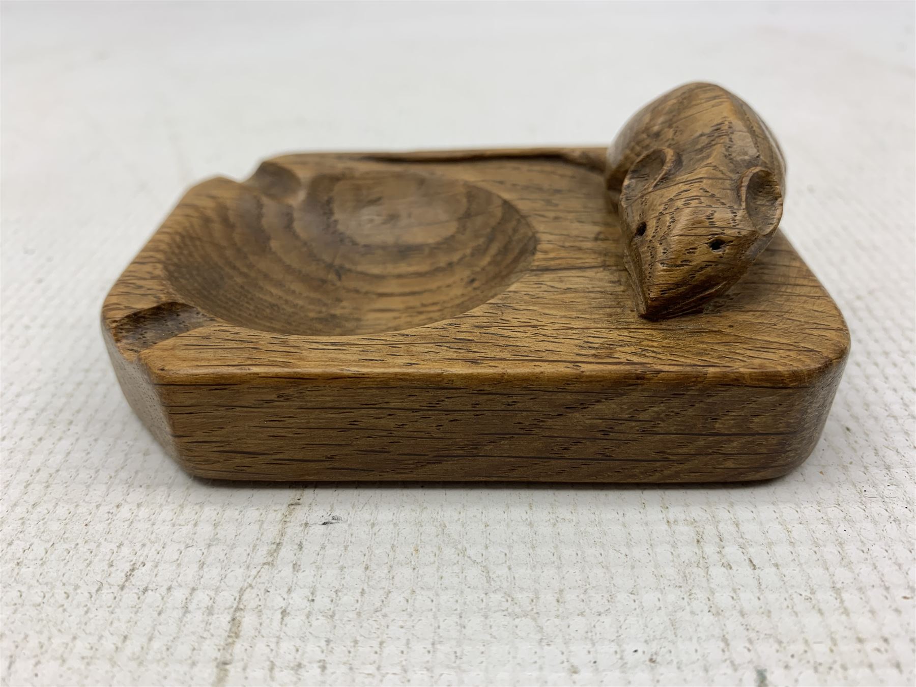 Mouseman oak ashtray - Image 3 of 4