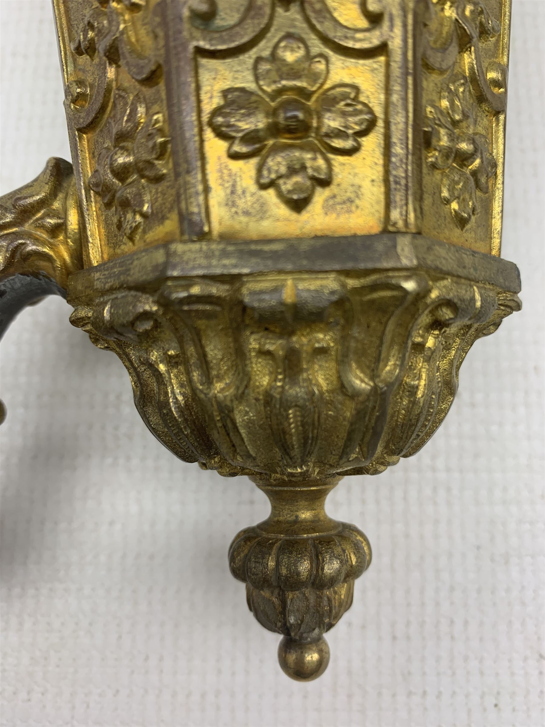 Victorian embossed gilt-brass Colza wall light - Image 6 of 6