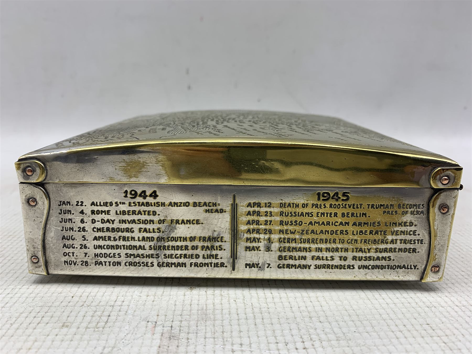 WWII Commemorative silver-plated two division cigarette box - Image 3 of 5