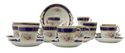 Late Victorian tea ware comprising eleven cups