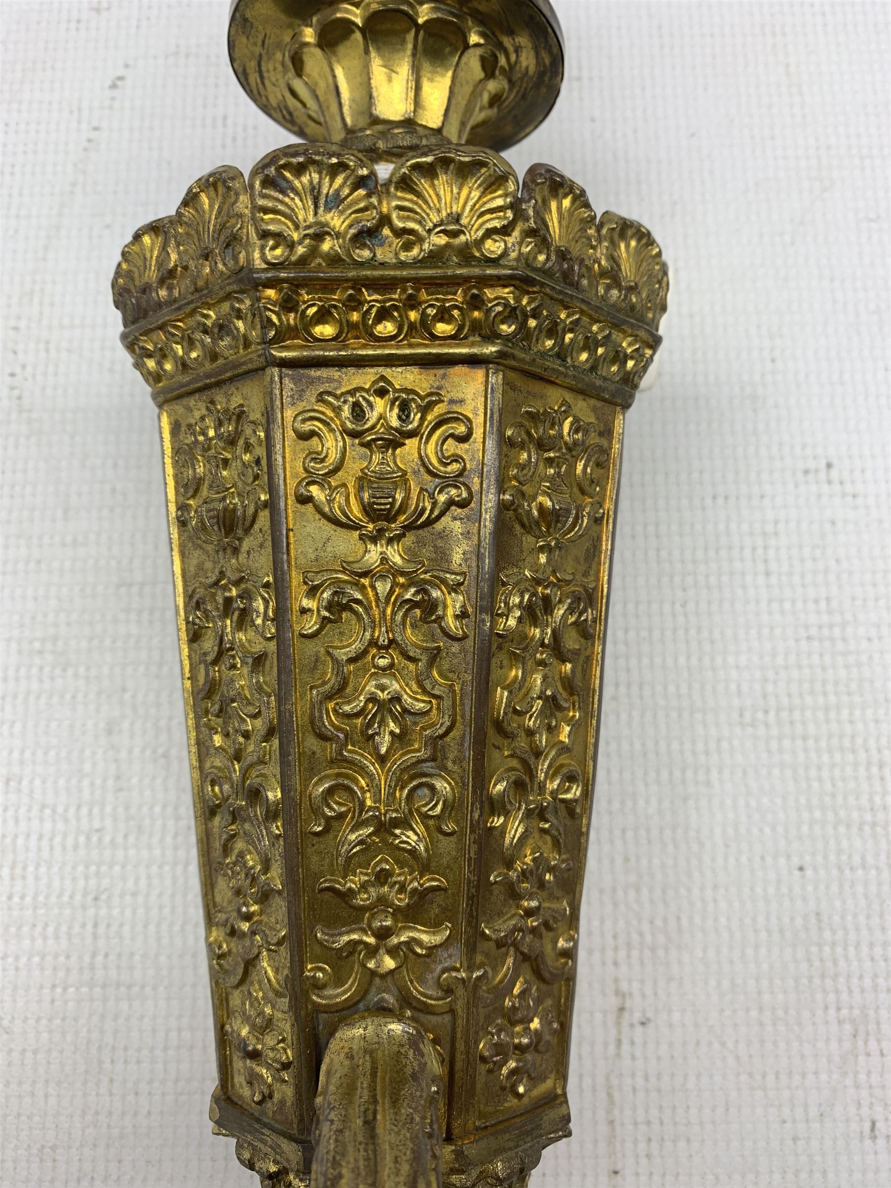 Victorian embossed gilt-brass Colza wall light - Image 4 of 6