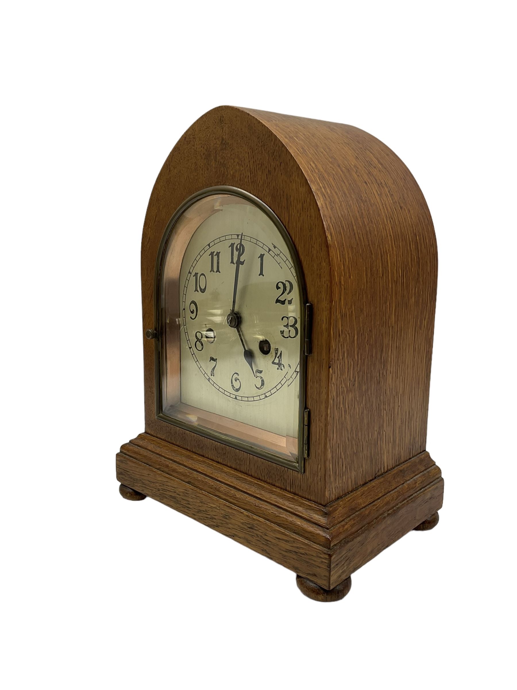 German - early 20th century 8-day oak cased striking mantle clock - Image 2 of 4