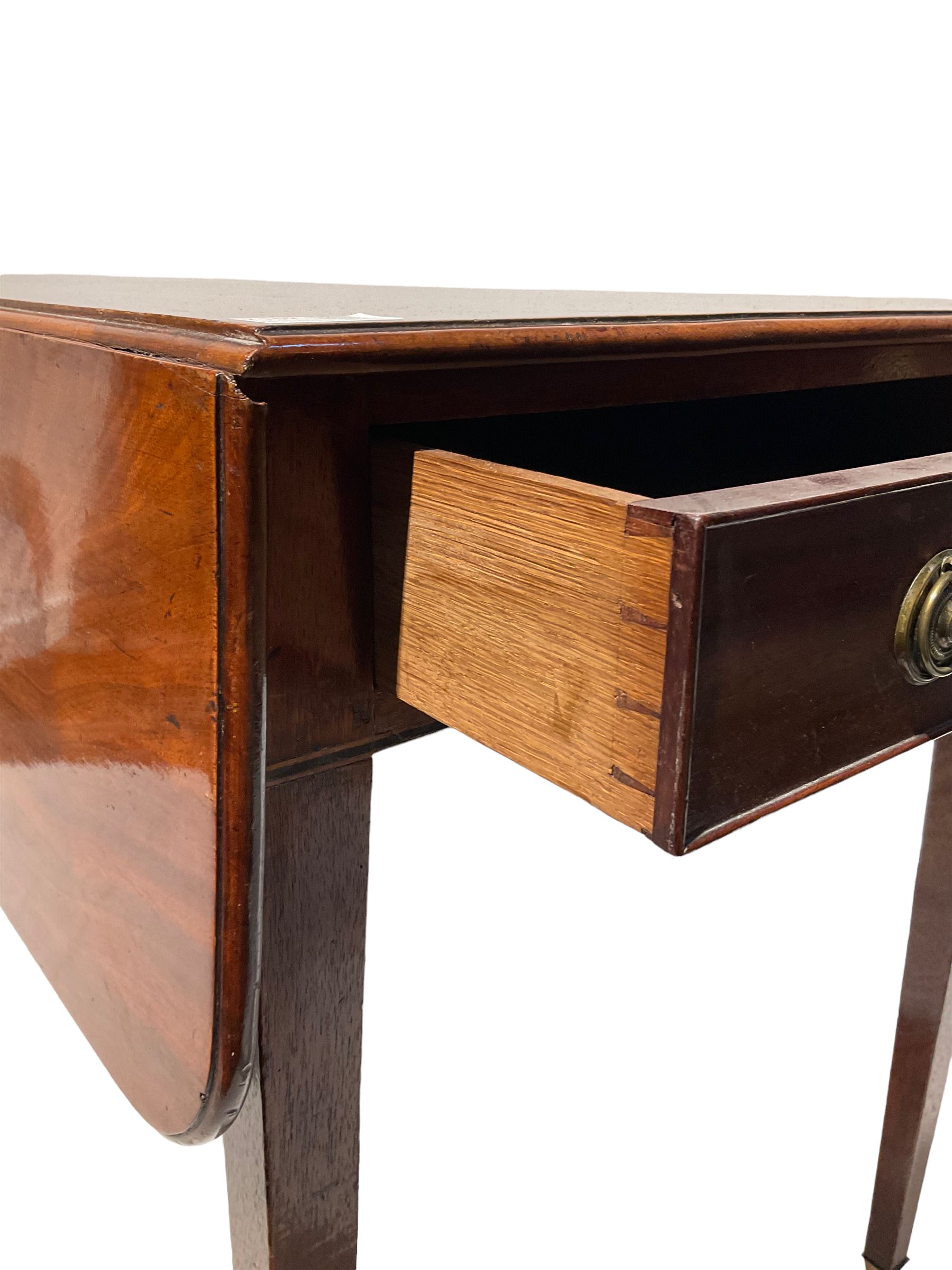 George III mahogany Pembroke table - Image 3 of 3