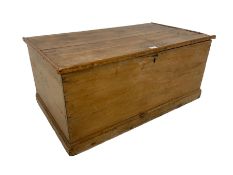 Late 19th century pine blanket chest