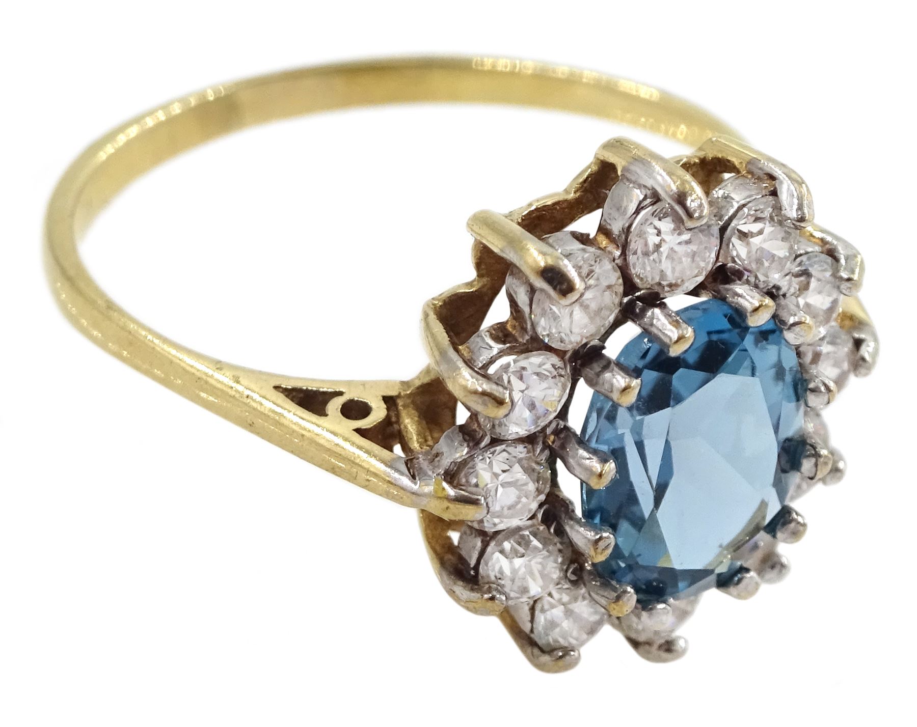 9ct gold oval Swiss blue topaz and cubic zirconia cluster ring - Image 3 of 4