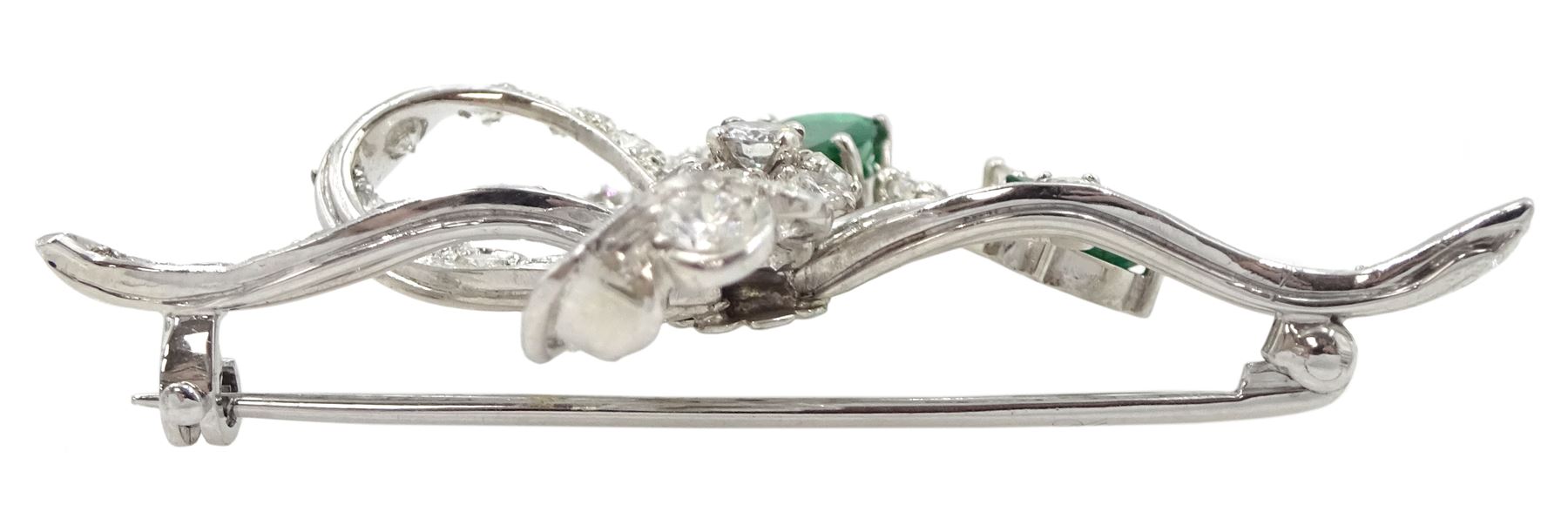 18ct white gold pear shaped emerald and round brilliant cut diamond bow brooch - Image 2 of 2