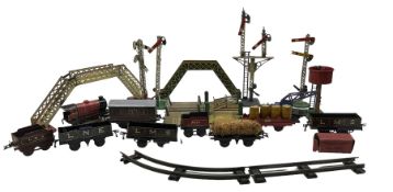 Hornby O gauge model railway including 0-4-0 tank locomotive and tender