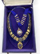 Presidential chain of office for the North Somerset Licensed Victuallers Association with a silver g