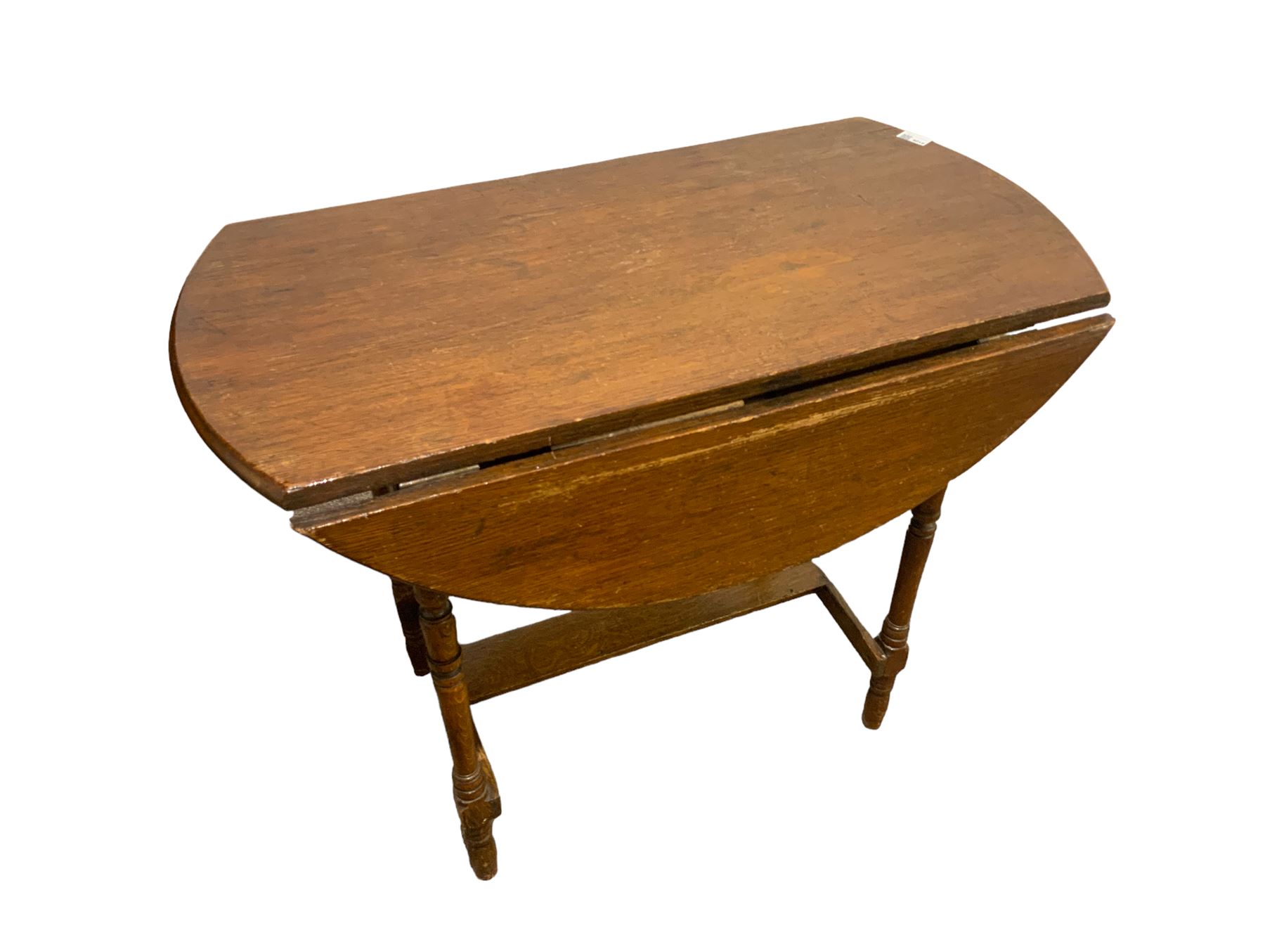 Oak oval drop leaf occasional table - Image 2 of 2