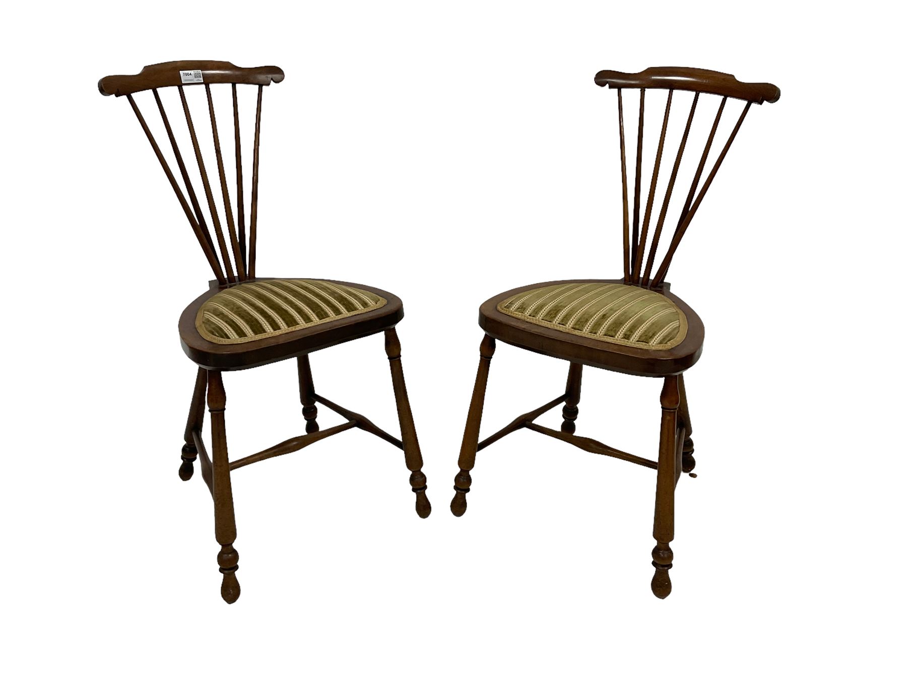 Pair late 19th to early 20th century walnut hall chairs - Image 2 of 4