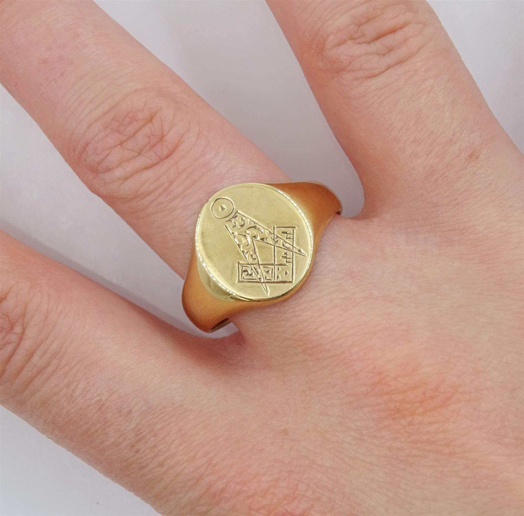 9ct gold Masonic signet ring - Image 2 of 4