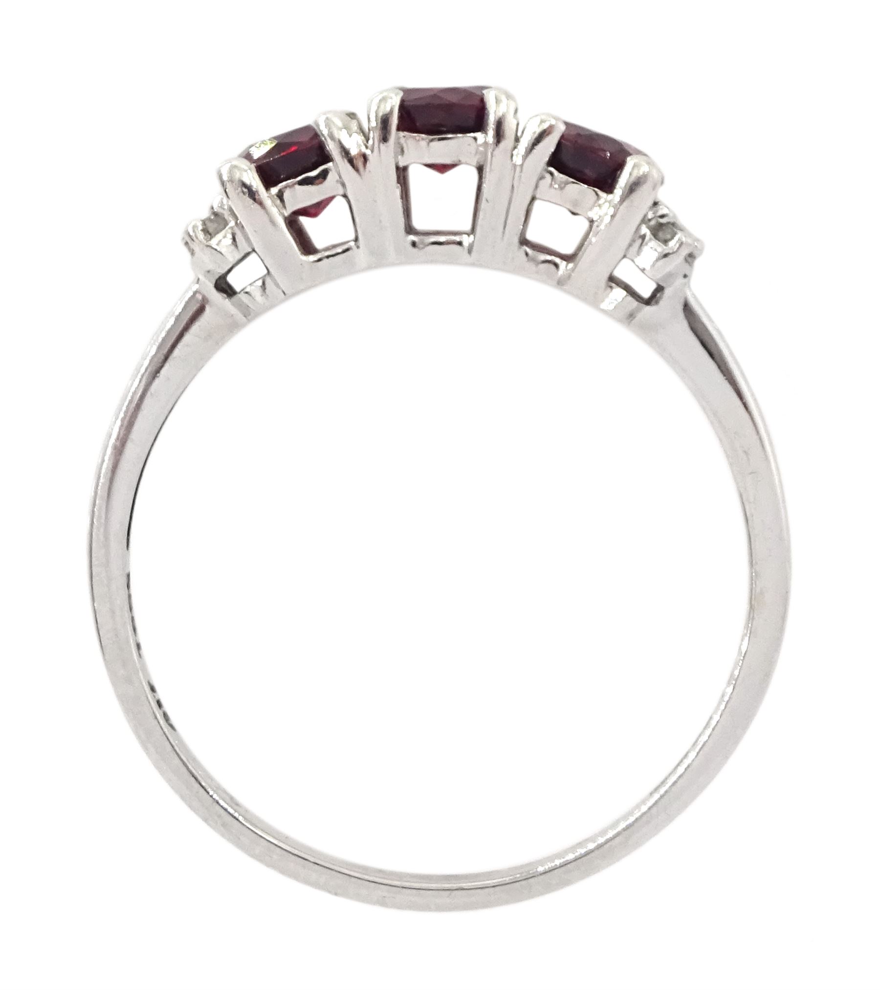 9ct white gold garnet and diamond cluster ring - Image 4 of 4