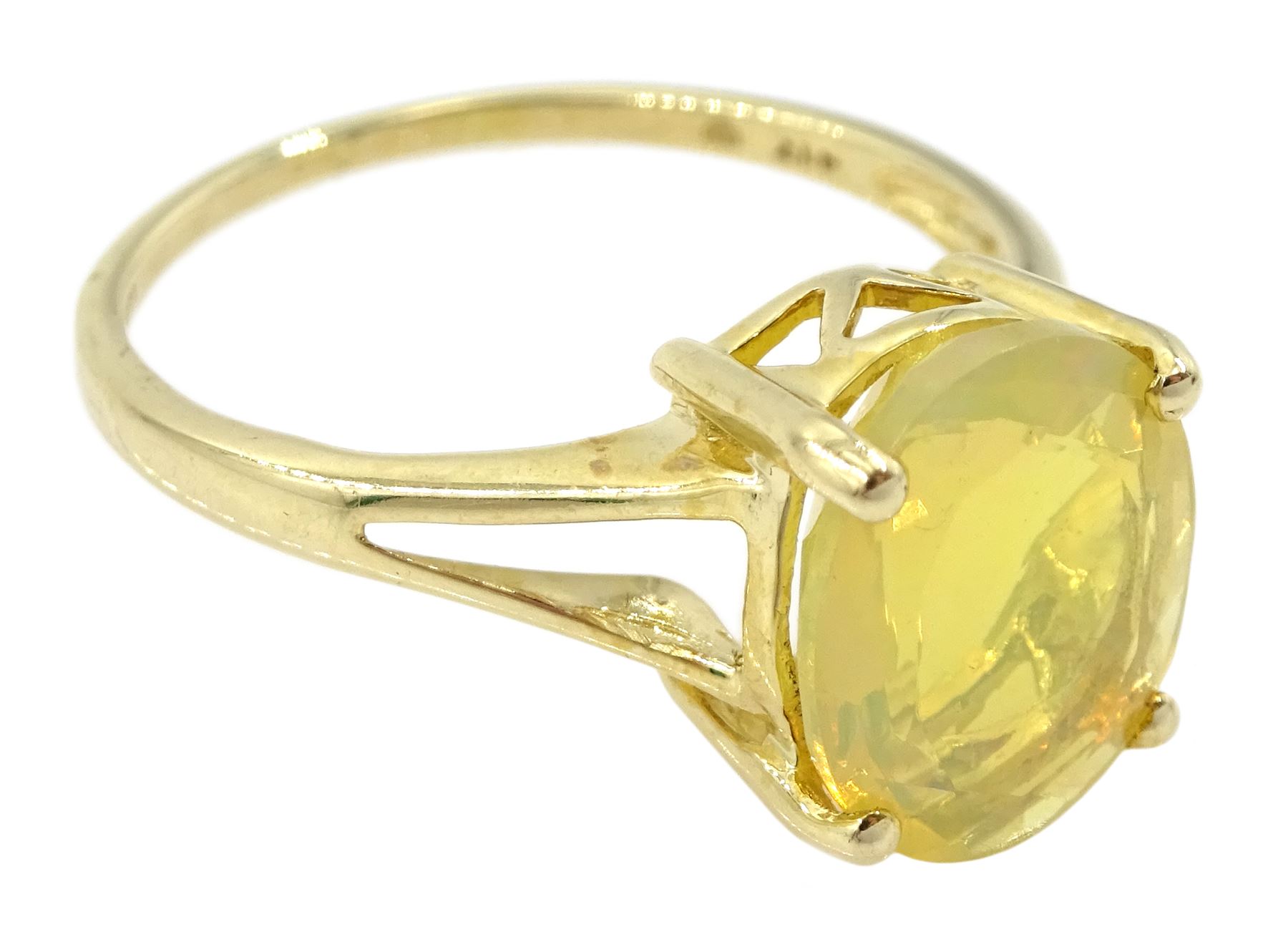 9ct gold single stone opal ring - Image 3 of 5