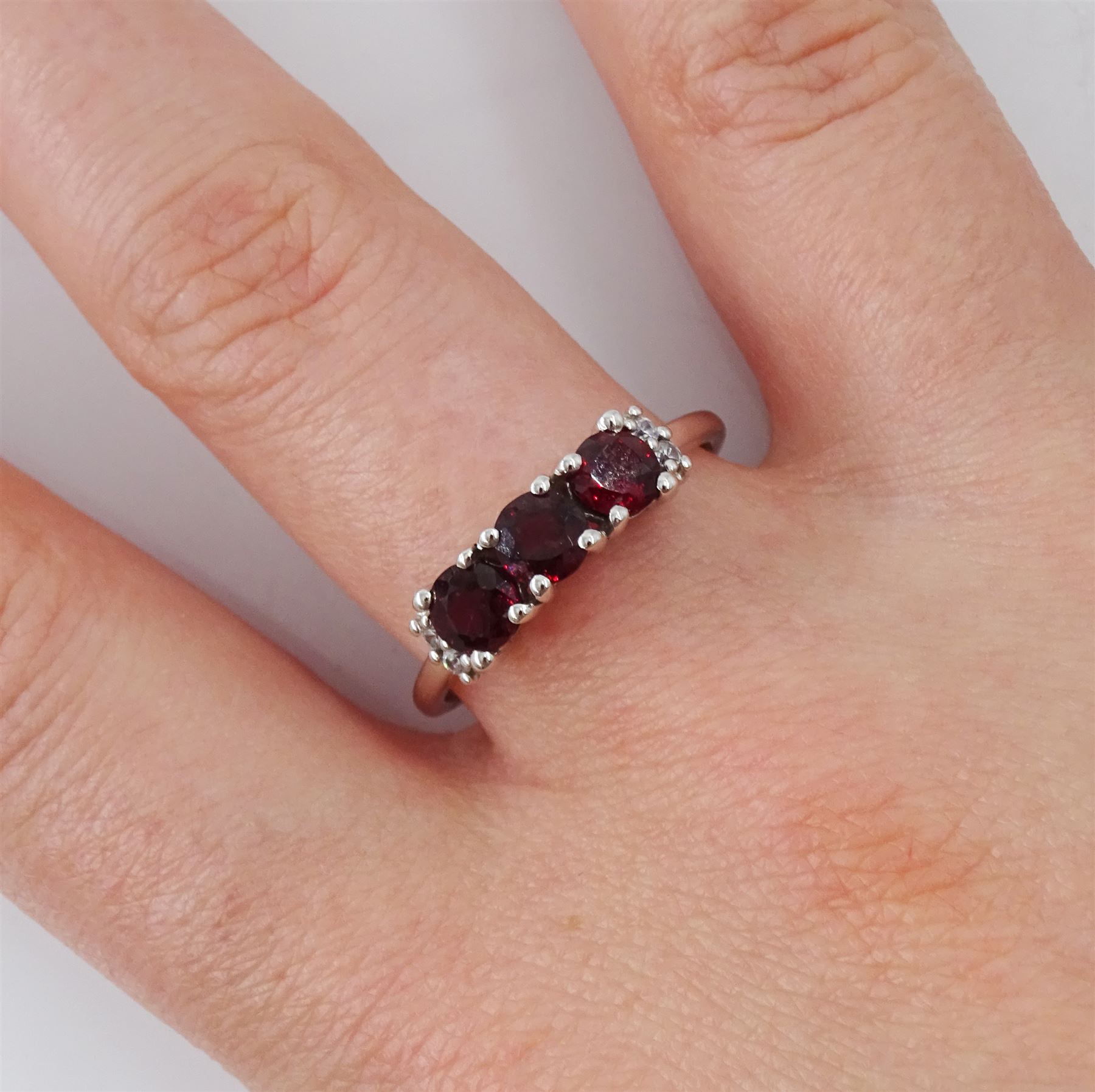 9ct white gold garnet and diamond cluster ring - Image 2 of 4