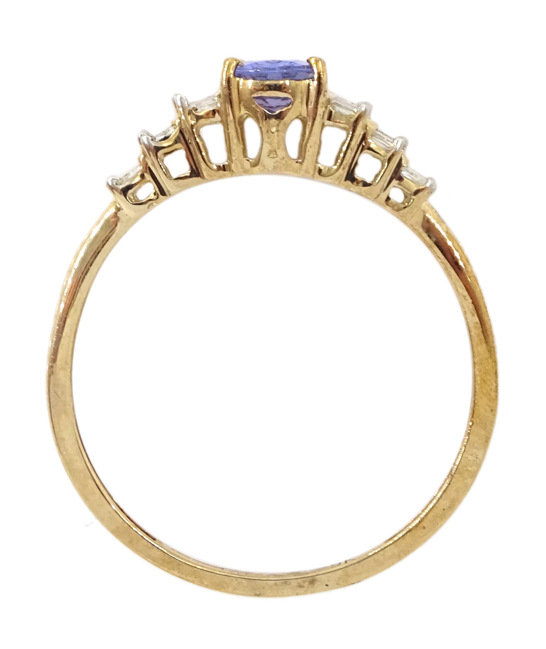 9ct gold oval tanzanite and diamond ring - Image 4 of 4