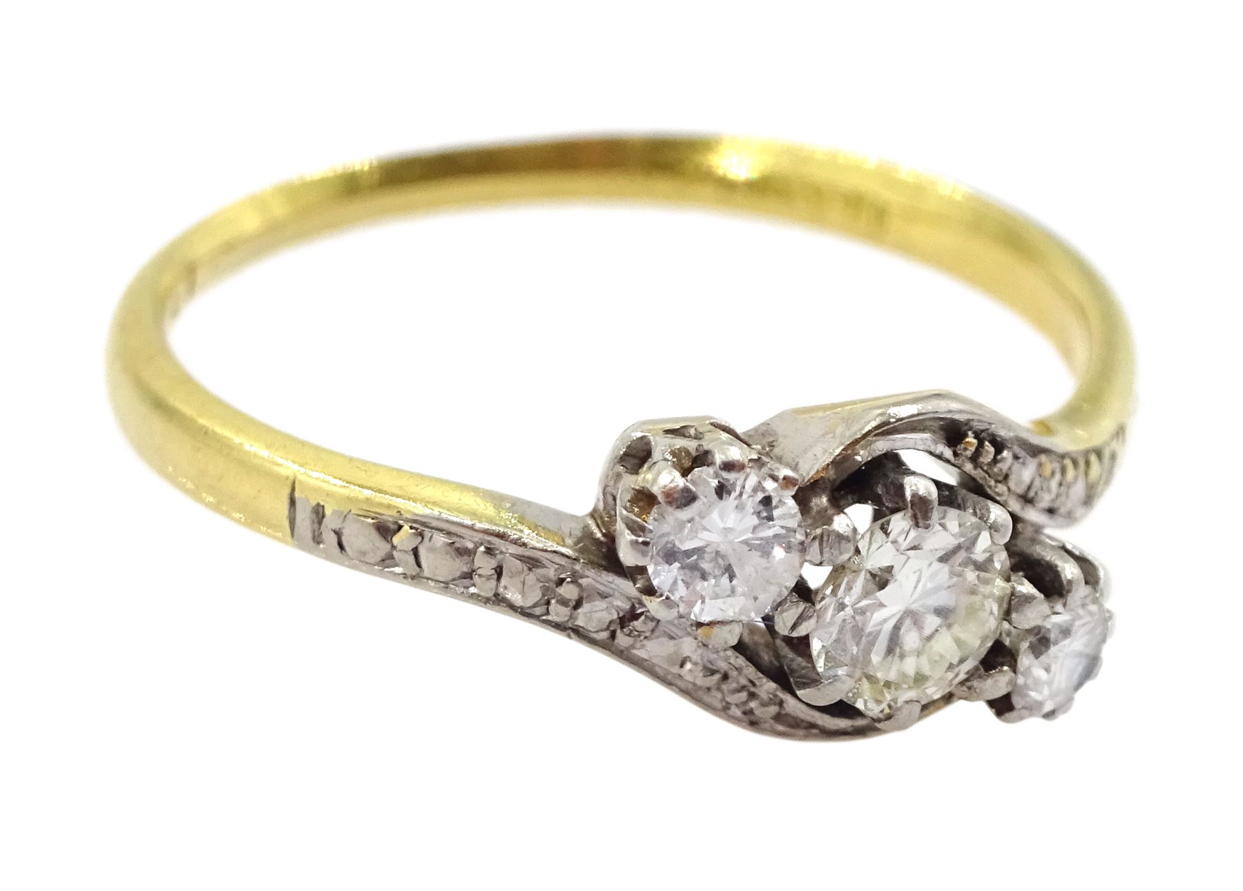 18ct gold three round brilliant cut diamond crossover ring - Image 3 of 4