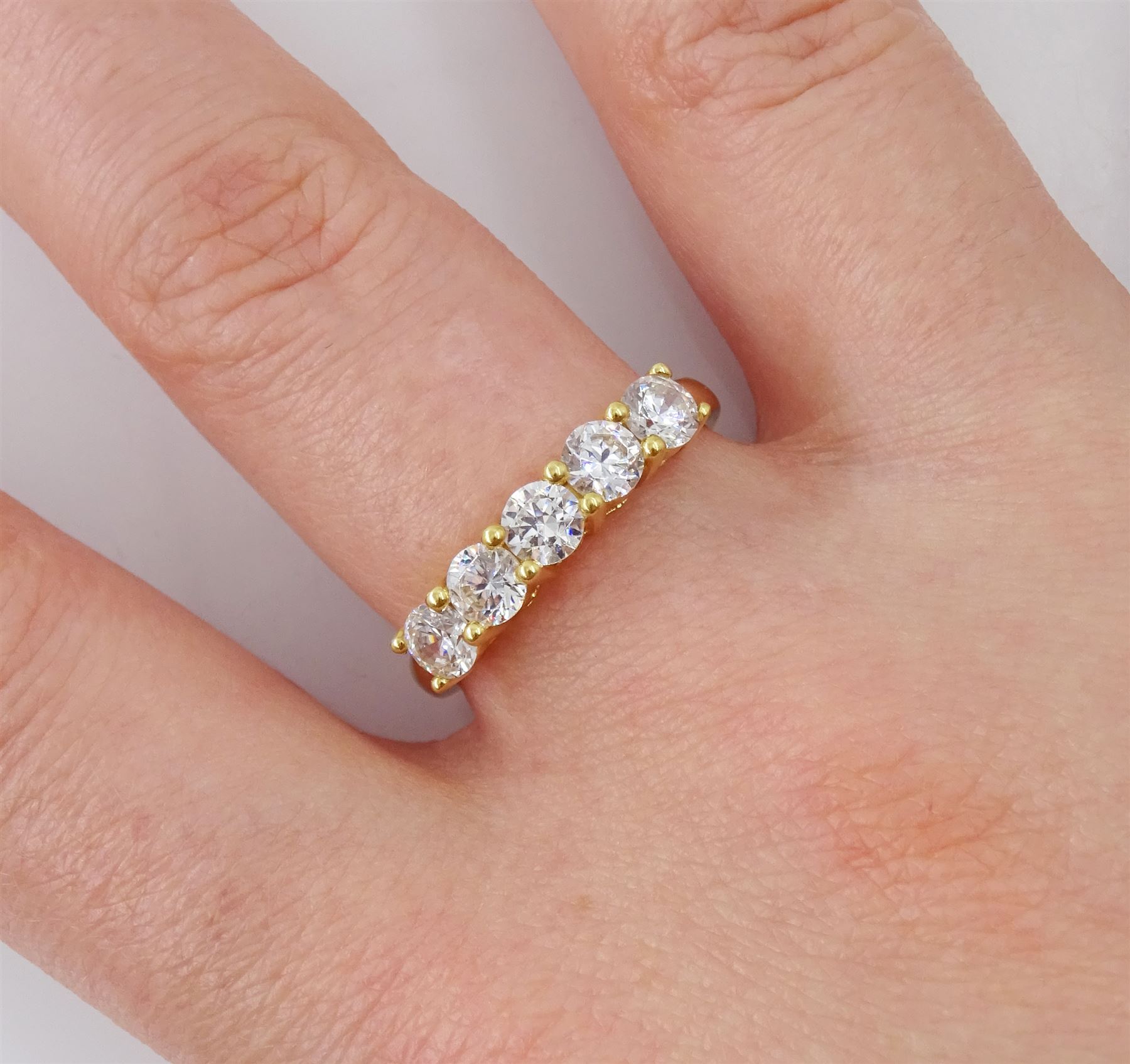 18ct gold five stone cubic zirconia ring - Image 2 of 4