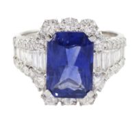 18ct white gold rectangular cut sapphire