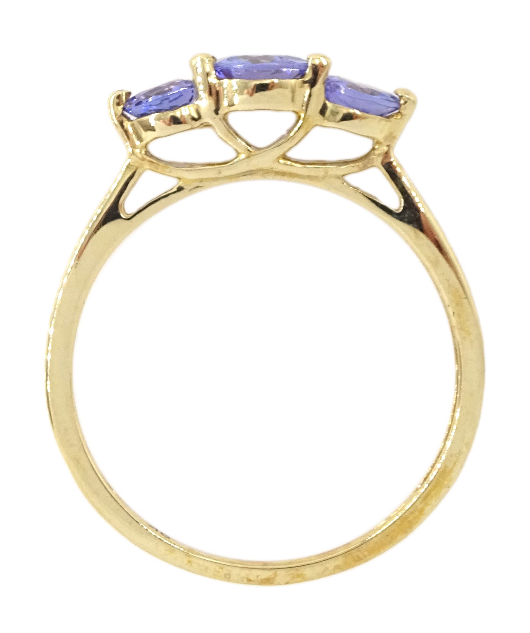 9ct gold three stone round tanzanite ring - Image 4 of 4