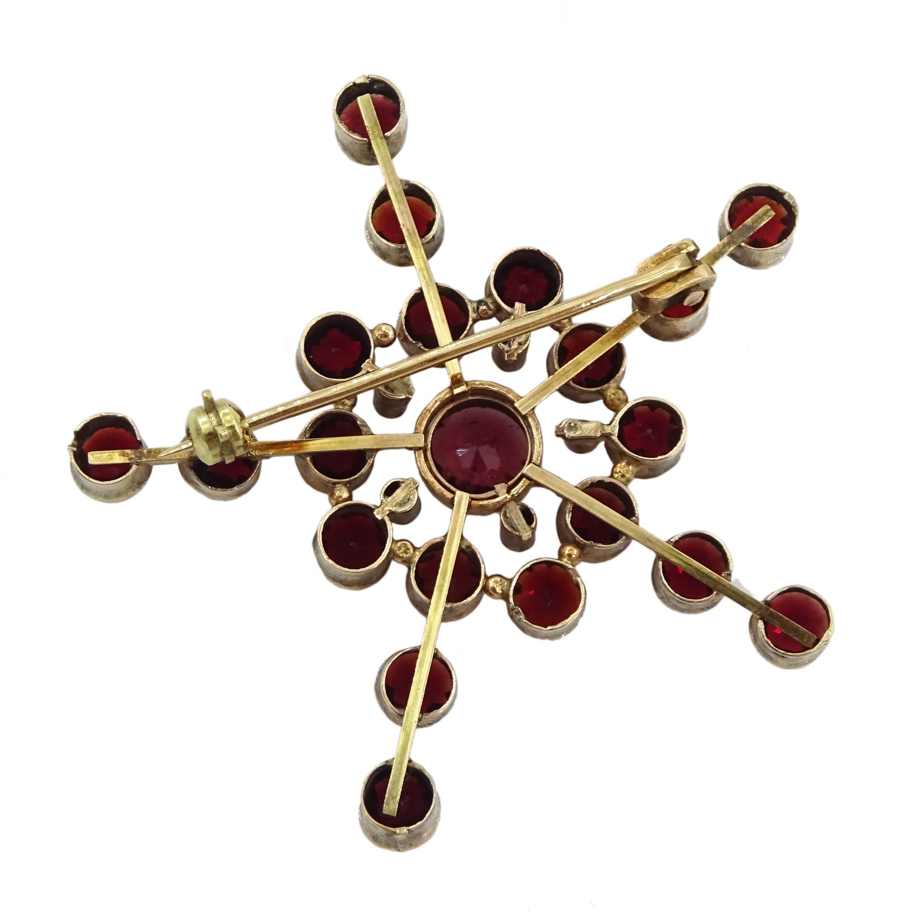 9ct gold round cut garnet star brooch - Image 3 of 3