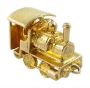 9ct gold steam engine pendant/charm