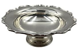 Silver pedestal fruit bowl with raised rim and circular foot D21cm Chester 1911 Maker Barker Bros. 9