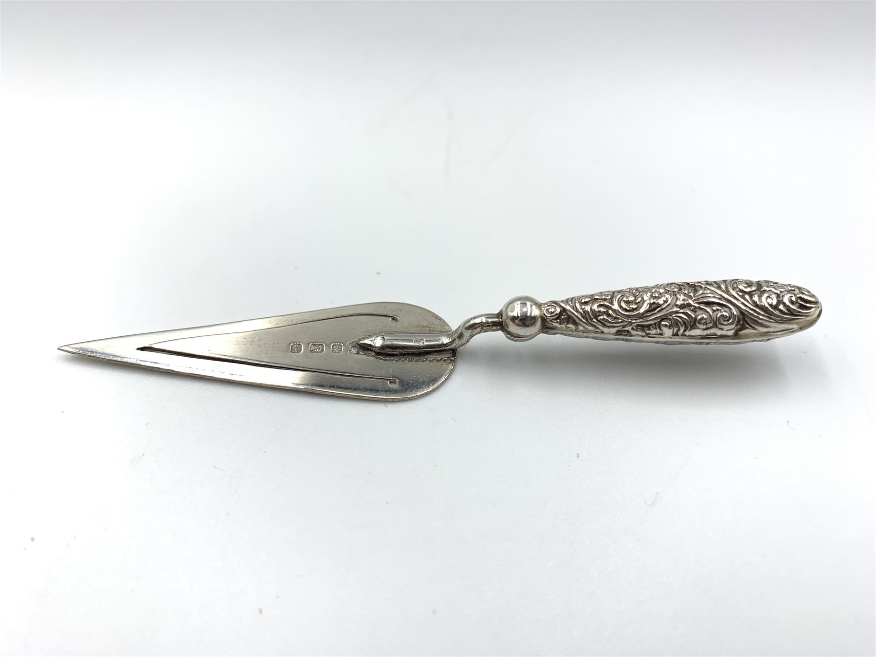 Edwardian silver trowel shape bookmark Birmingham 1909 - Image 4 of 7