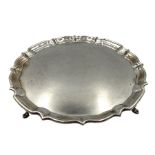 Edwardian silver circular salver with pie crust border on four shaped supports D26cm Birmingham 1905