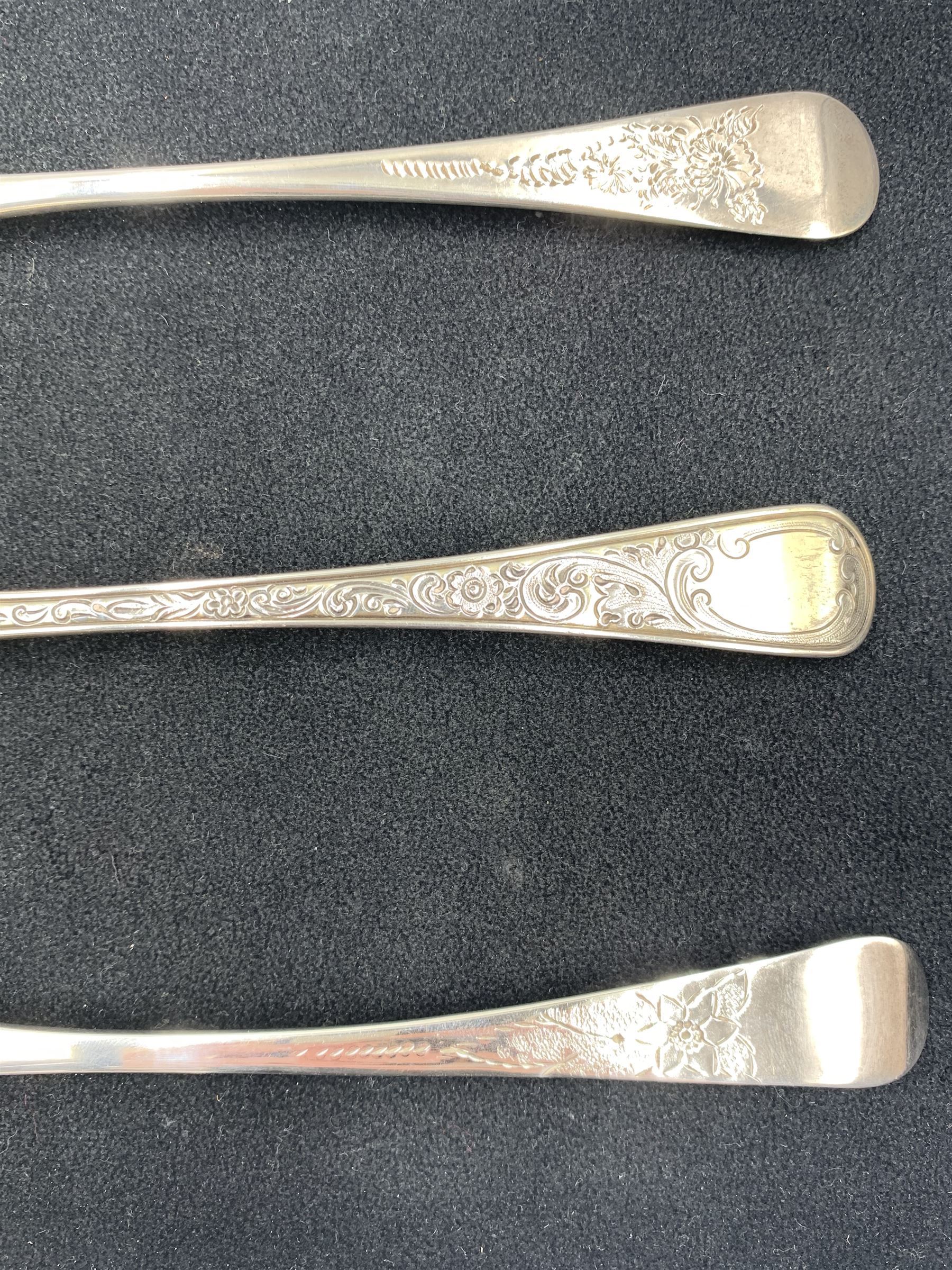 George III silver 'berry spoon' with gilded bowl London 1797 Maker Richard Crossley - Image 4 of 4