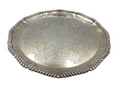 Edwardian silver circular salver with gadrooned edge and engraved decoration D26cm Sheffield 1907 Ma