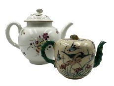 Late 18th century Worcester porcelain teapot painted with floral sprays and sprigs