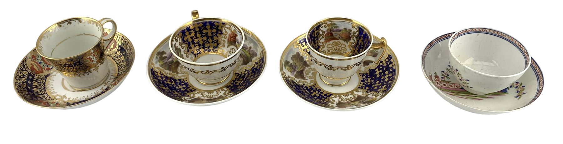 Collection of 18th and early 19th century English porcelain cups and saucers to include a Chamberlai - Image 7 of 12