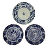 Pair of Japanese Edo period Arita blue and white dishes