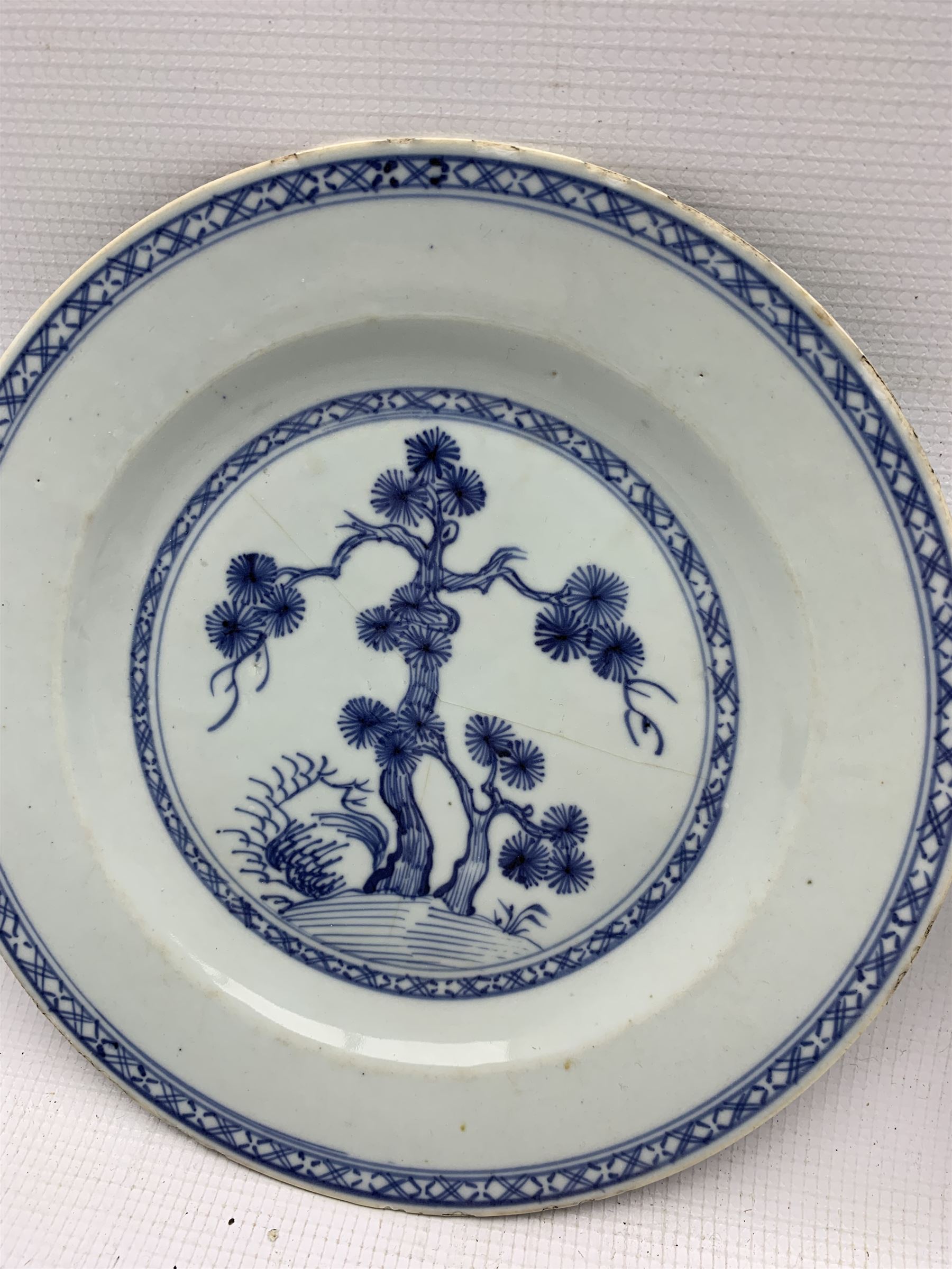 18th century Chinese Export porcelain blue and white charger - Image 6 of 11
