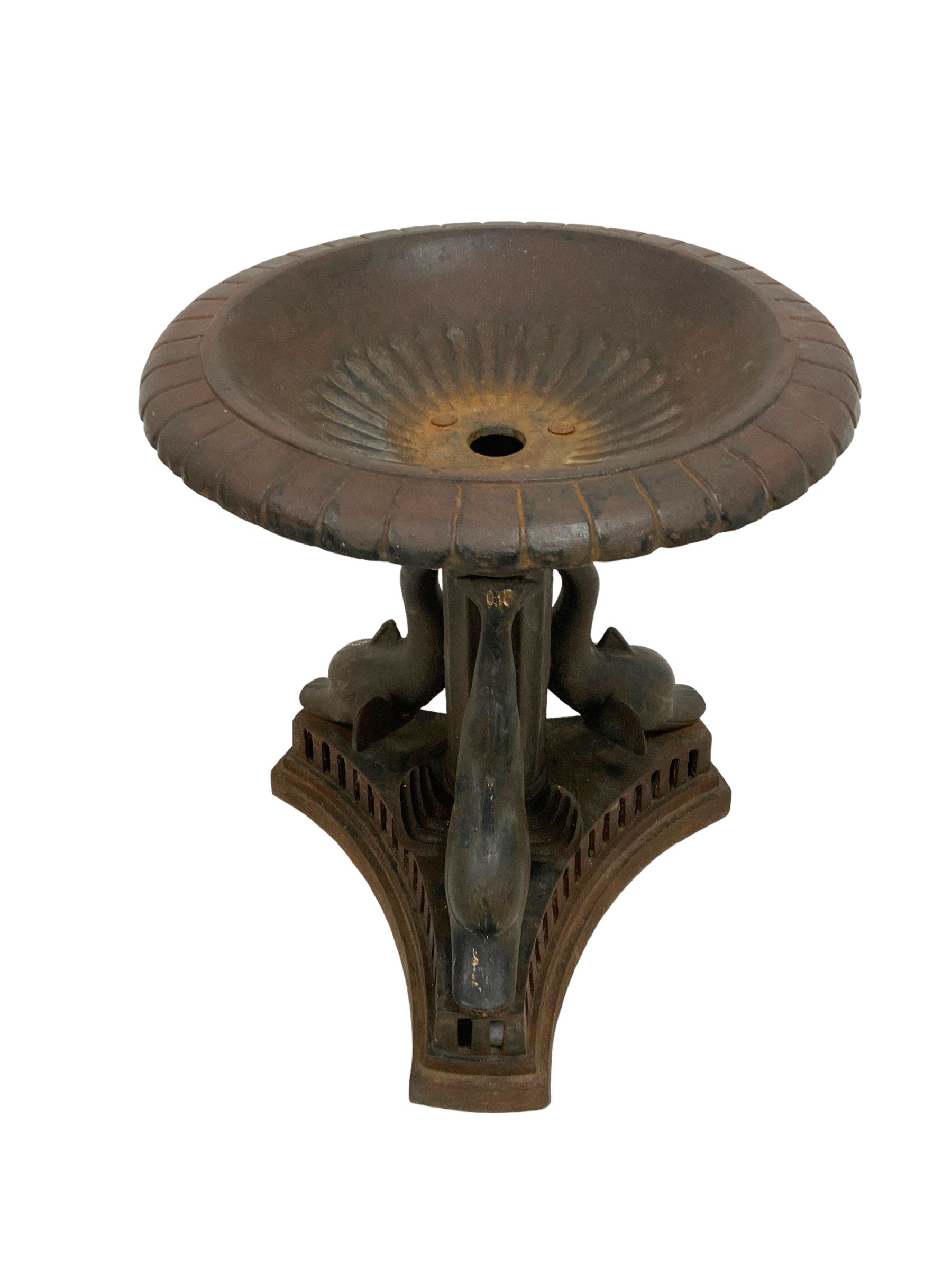 Mid-20th century classical revival cast iron birdbath - Image 2 of 8