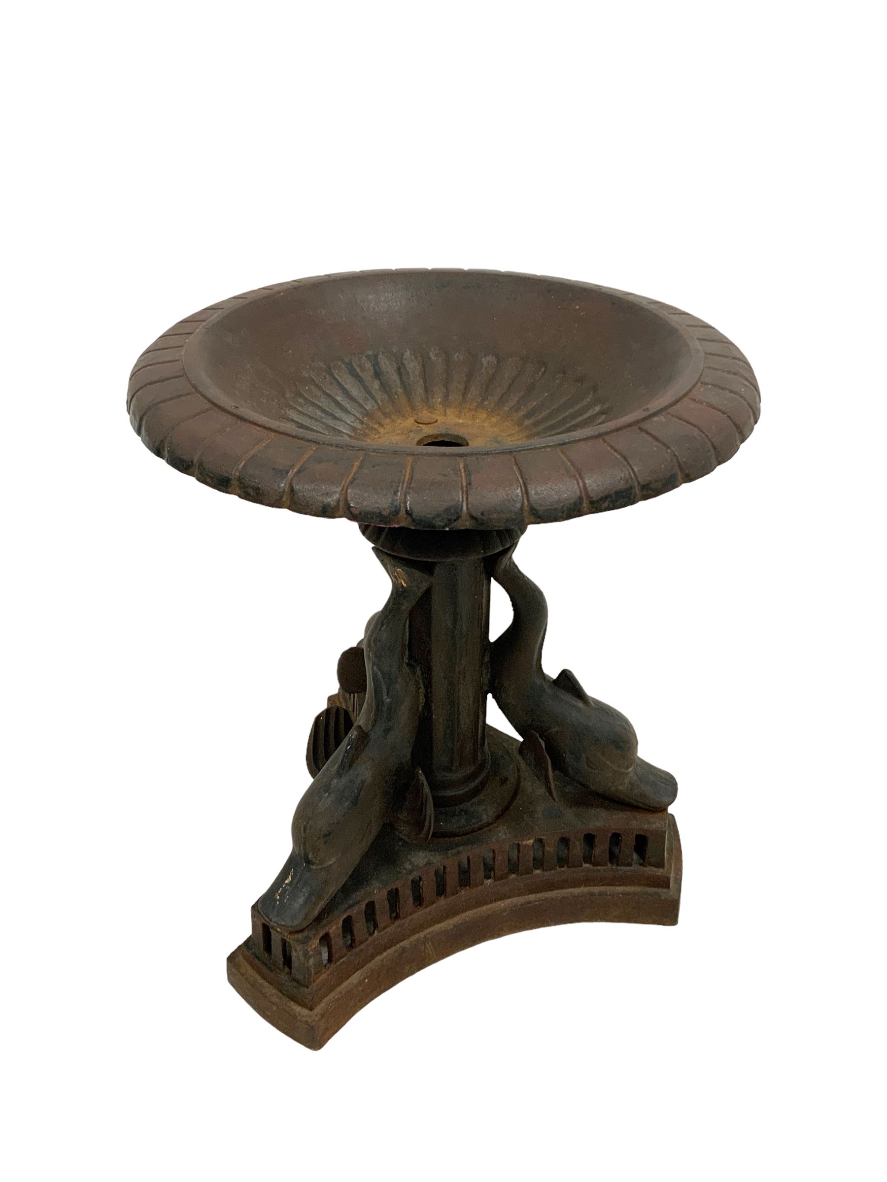 Mid-20th century classical revival cast iron birdbath - Image 5 of 8