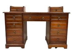 Edwardian walnut twin pedestal desk