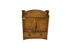 Early 20th century oak wall hanging cabinet