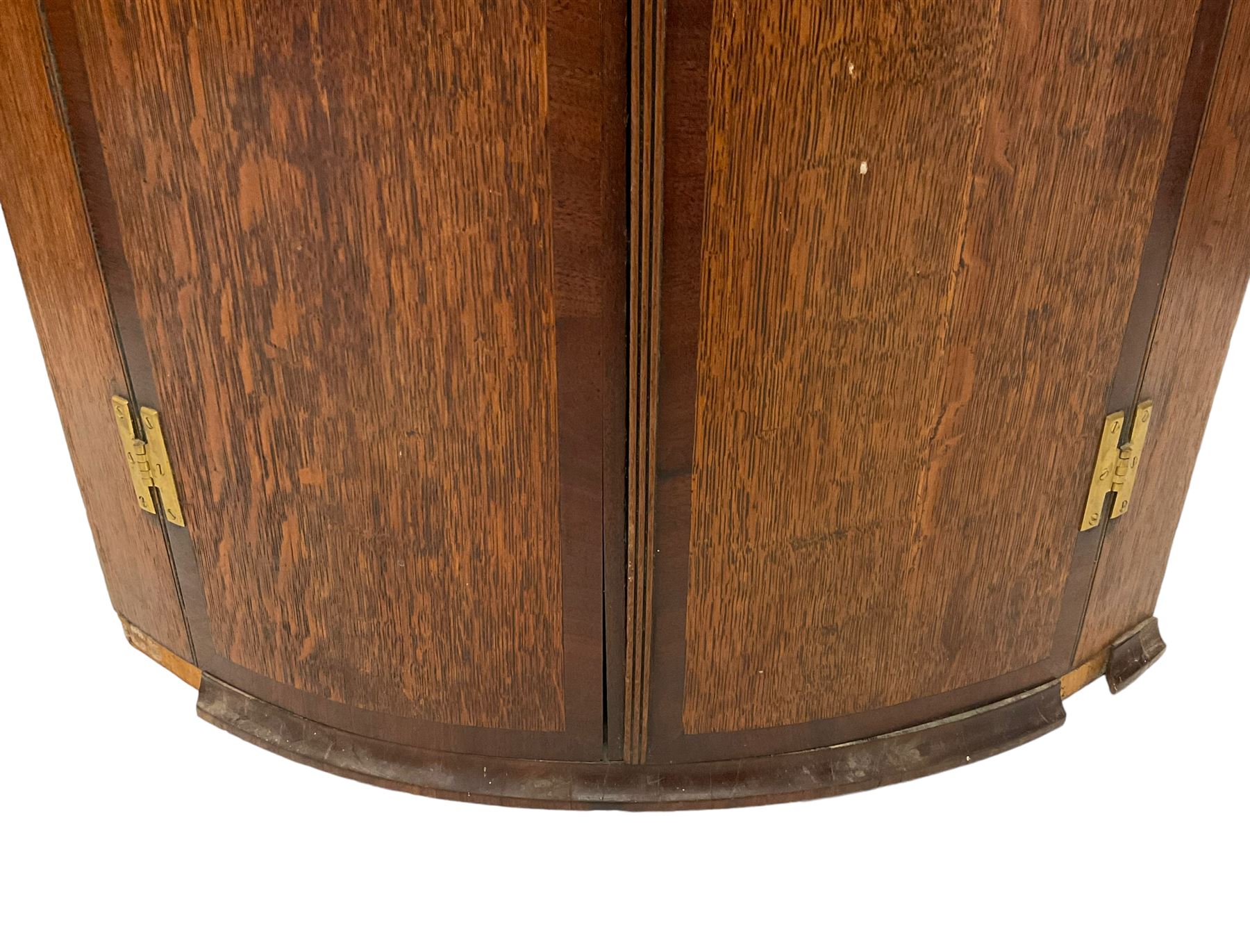 Early 19th century oak and mahogany banded bow-front corner cupboard - Image 5 of 5