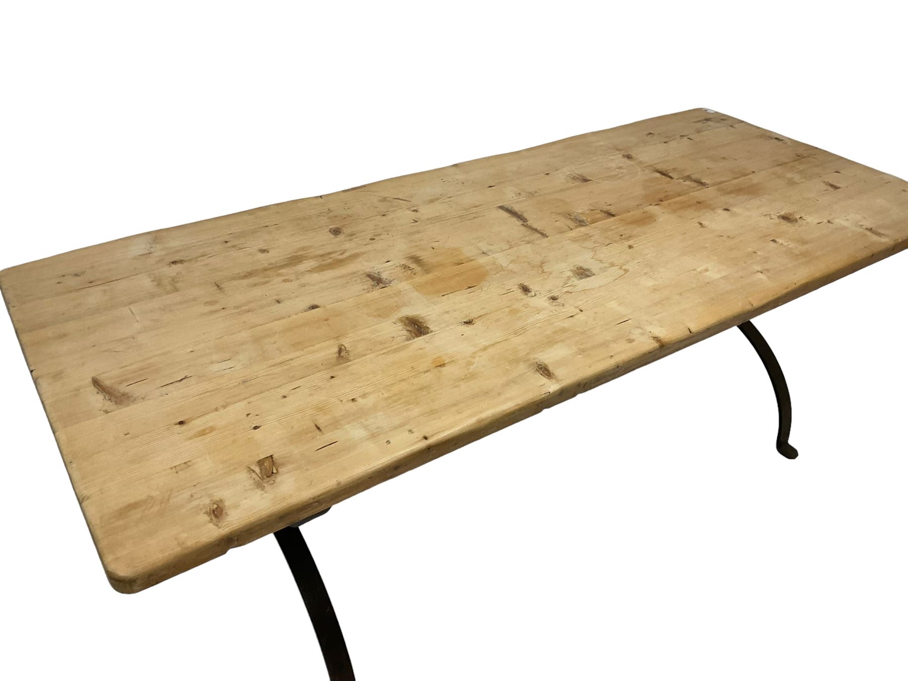 Stripped pine dining table - Image 2 of 6