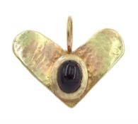 9ct gold heart shaped pendant set with a single cabochon garnet