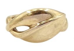 9ct gold leaf ring