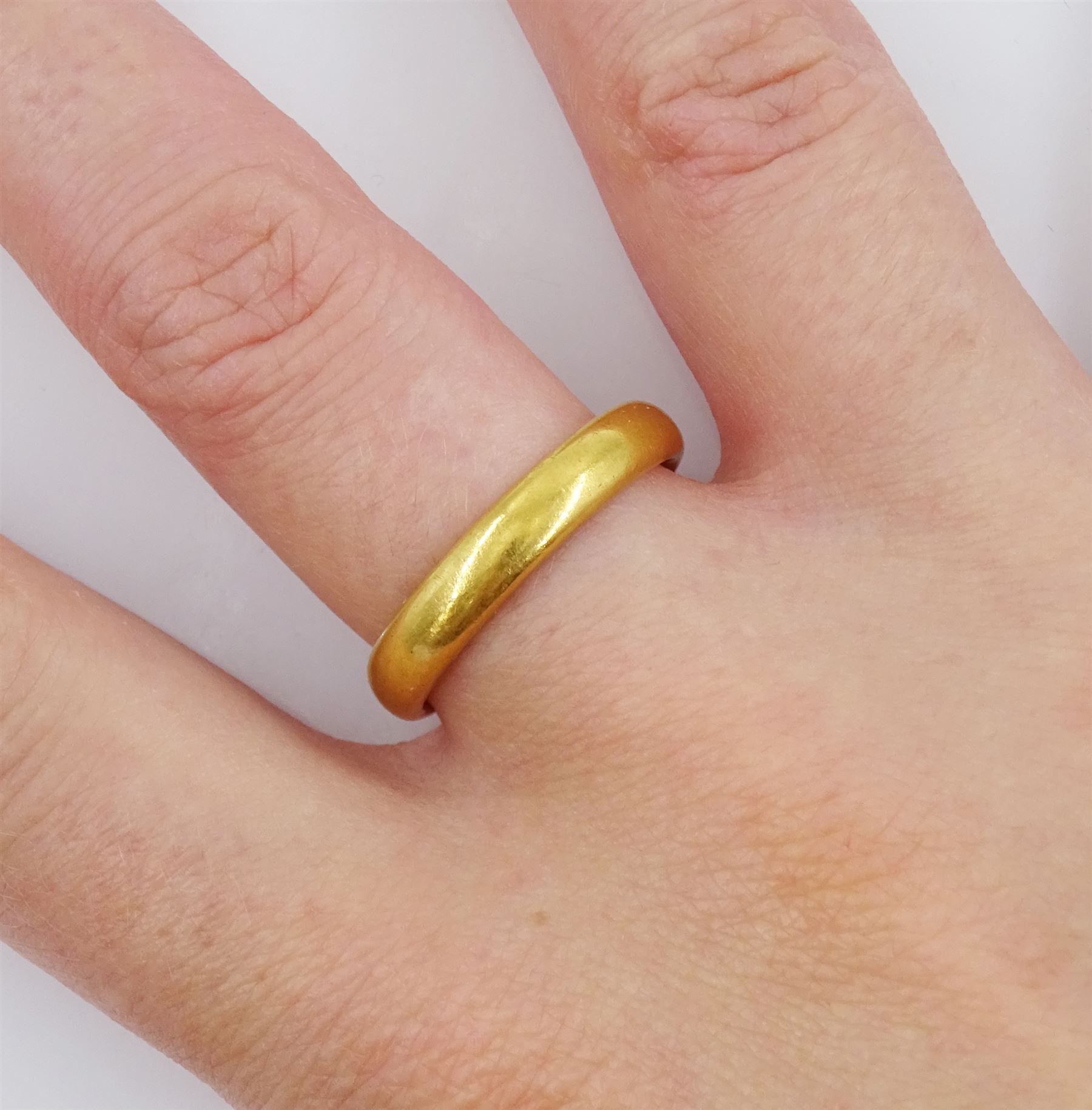 22ct gold wedding band - Image 2 of 3