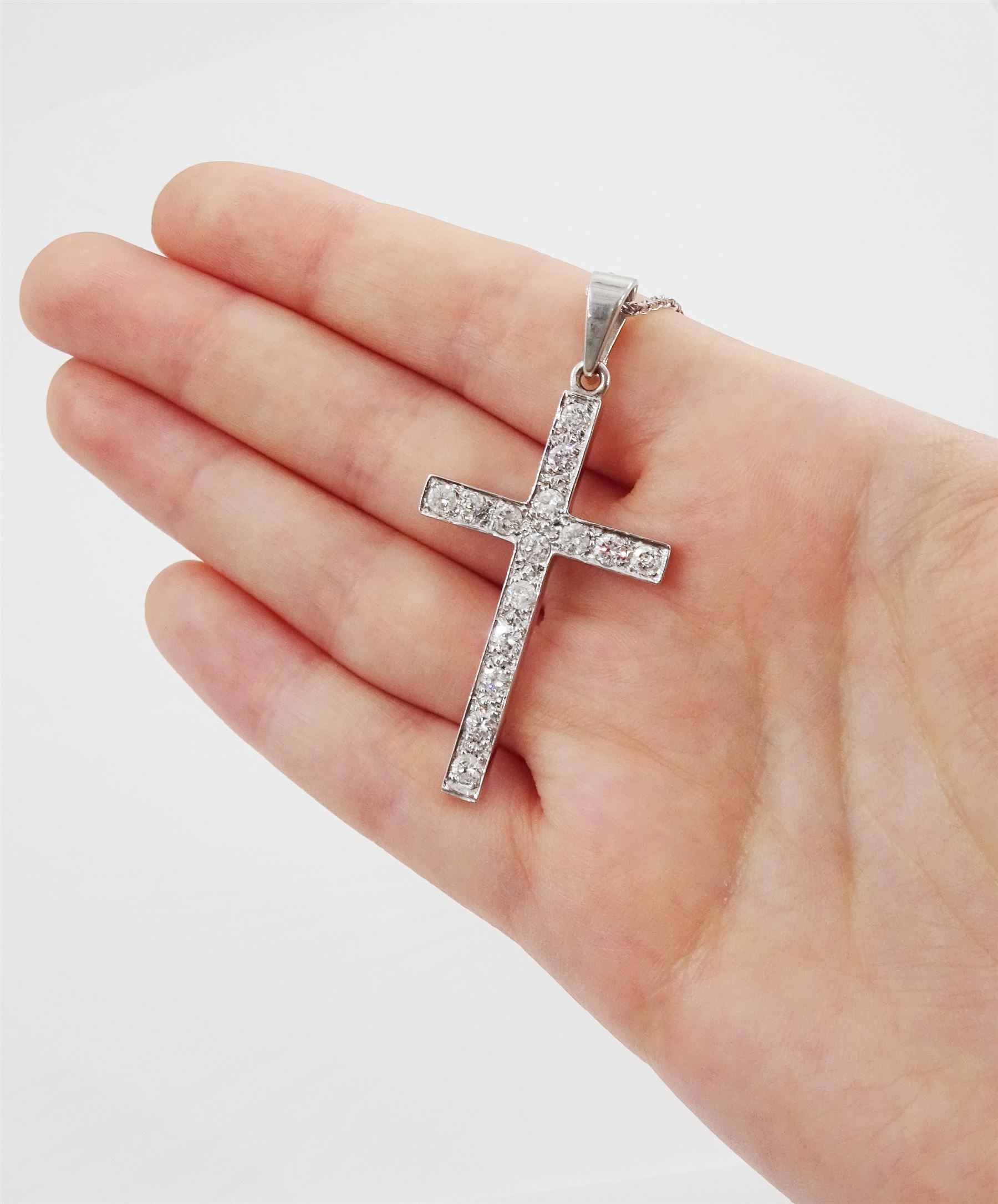 18ct white gold round brilliant cut diamond cross pendant necklace - Image 2 of 5