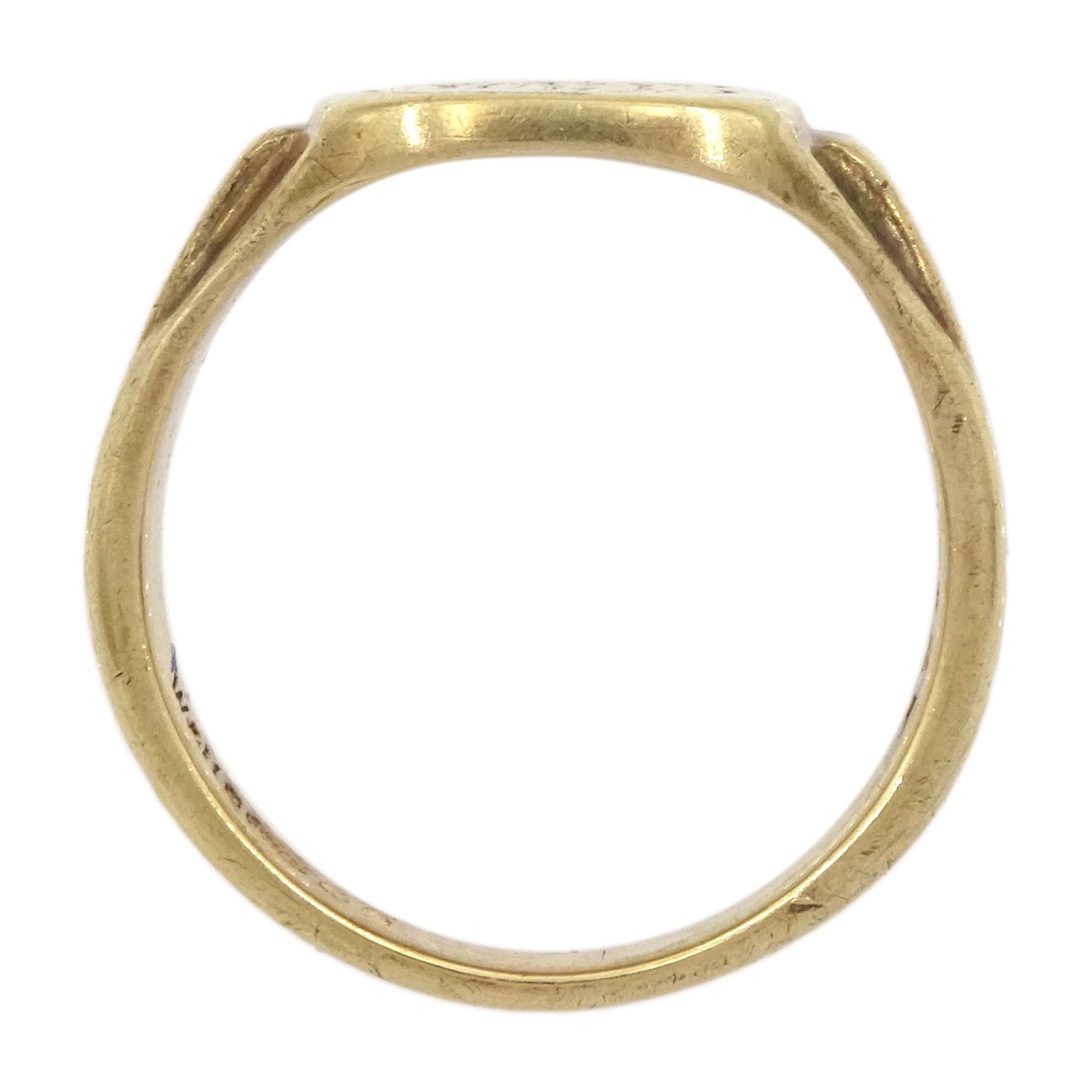 9ct gold signet ring with engraved initials 'RHN' - Image 4 of 4