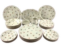 Villeroy & Boch Petite Fleur pattern table service comprising eight dinner plates