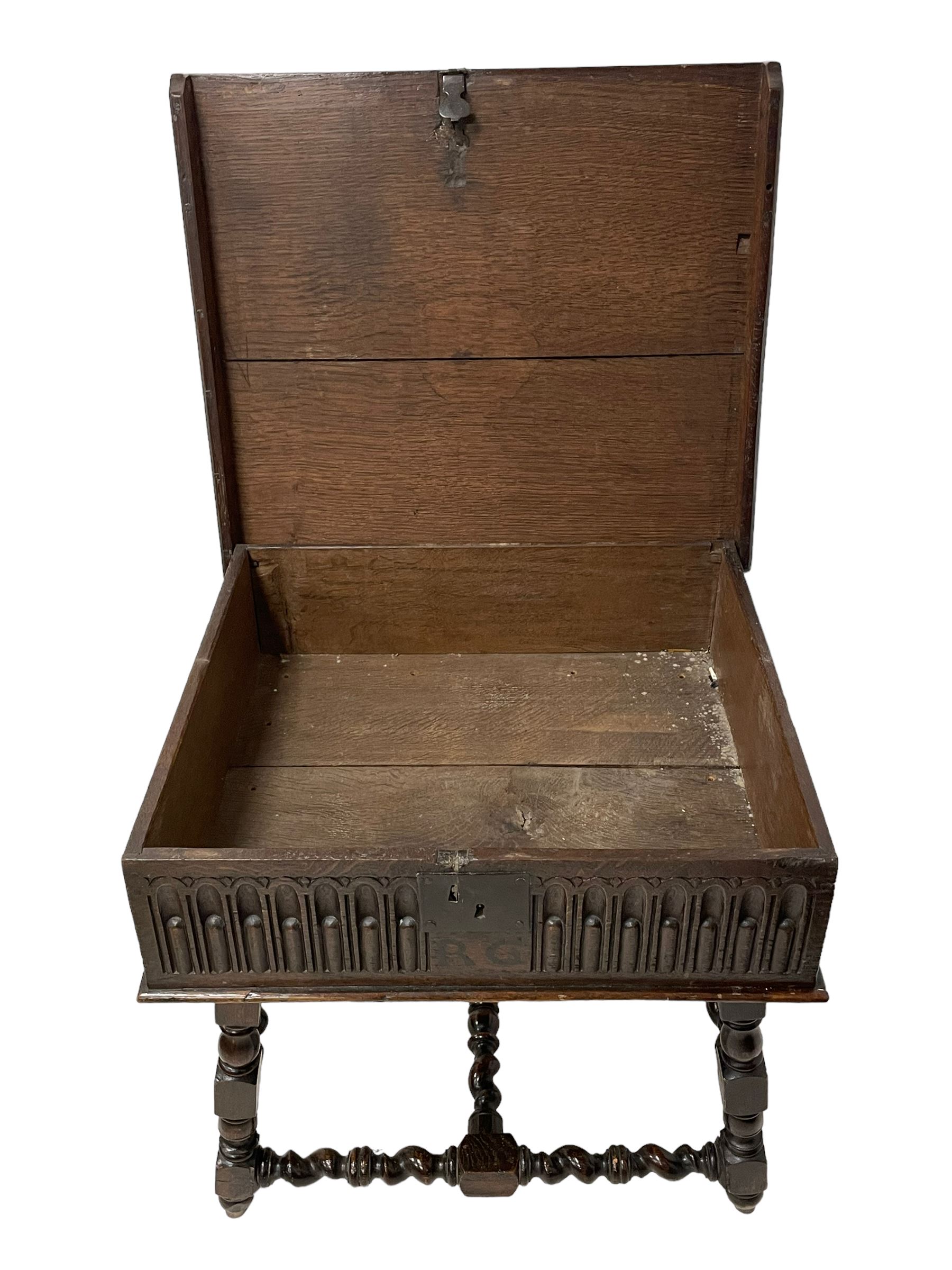 Late 17th century oak bible box - Image 10 of 12