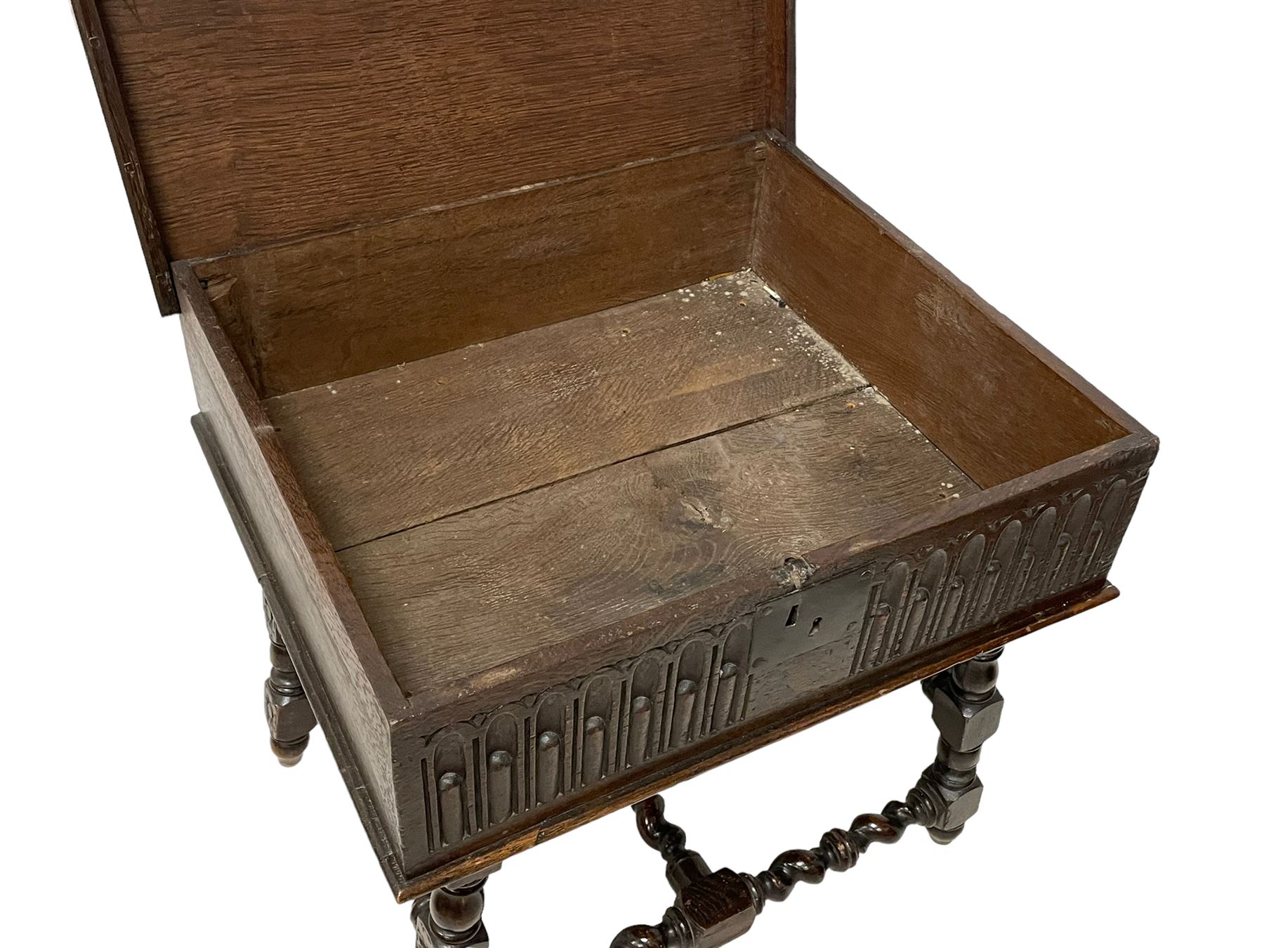Late 17th century oak bible box - Image 8 of 12