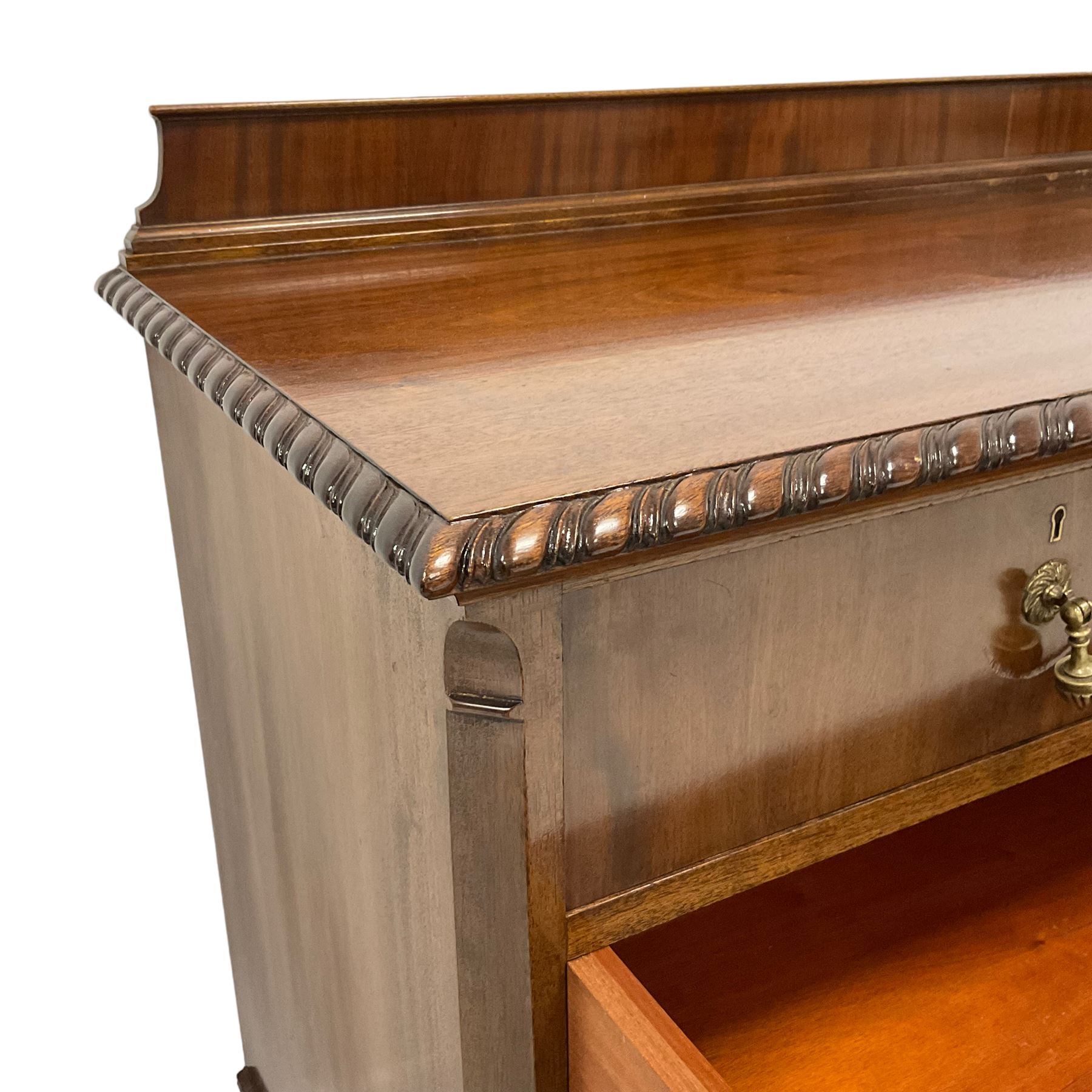 Mid-20th century mahogany linen chest - Image 2 of 7