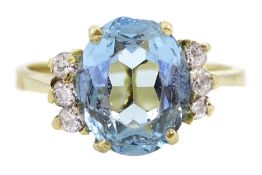 14ct gold blue and clear stone ring